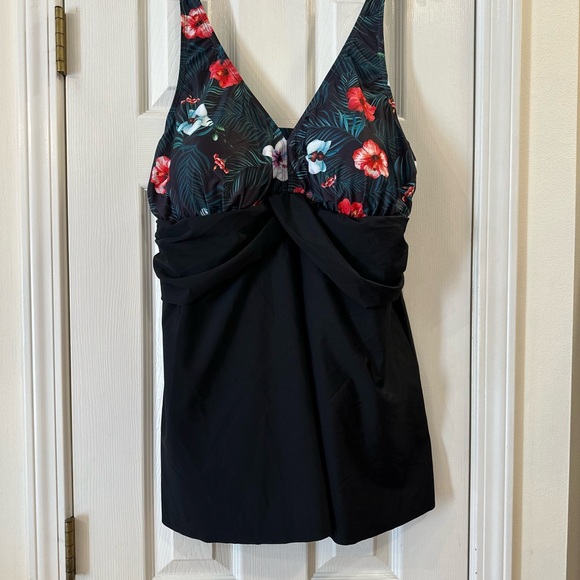 Pretty black & floral Swim dress Swimsuit sz 20W~Nwt’s - Picture 1 of 7